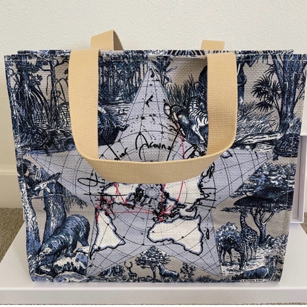 Dior Navy and Beige Tote Bag - Limited Edition. New! 
💯 Authentic!